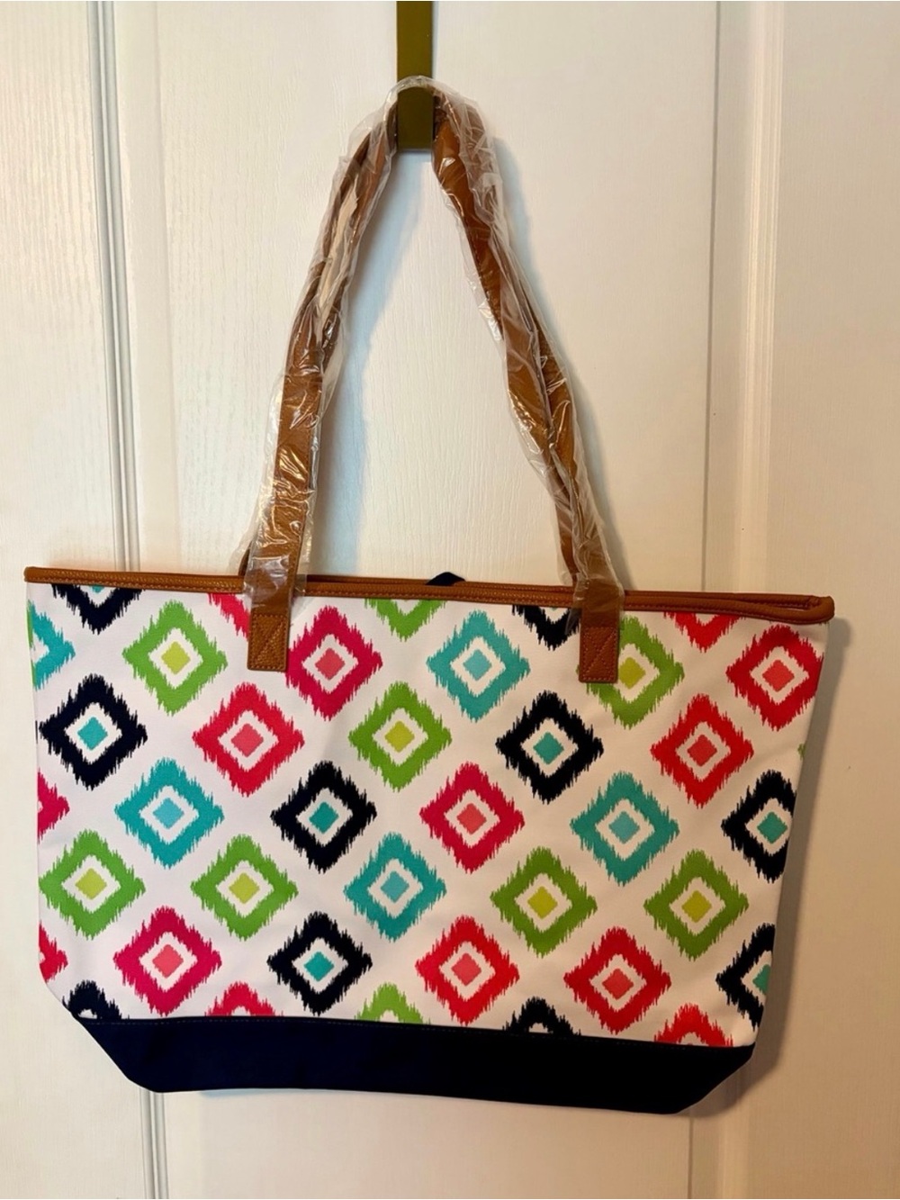 thirty-one Lakeside Tote in Candy Corner